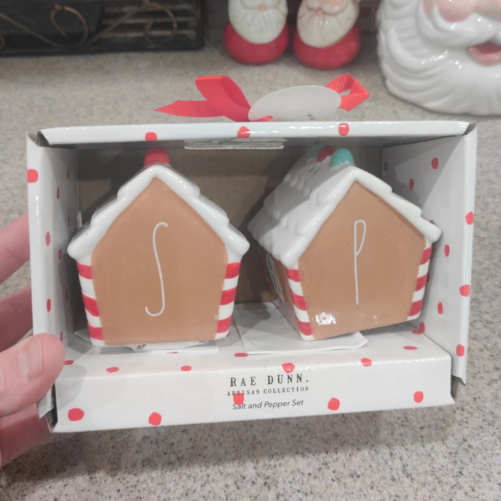 Rae Dunn Christmas Gingerbread House Salt‎ and Pepper Shaker Set